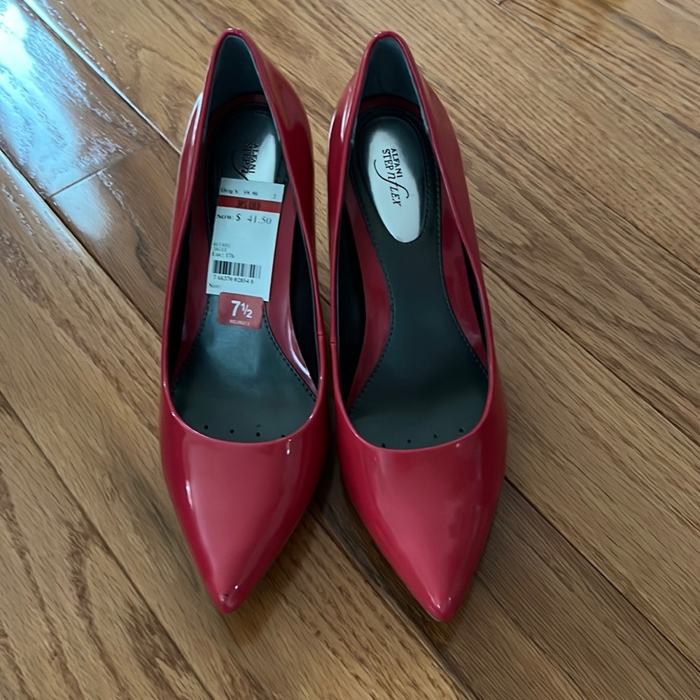 Brand new high Heels at size 7.5 no box